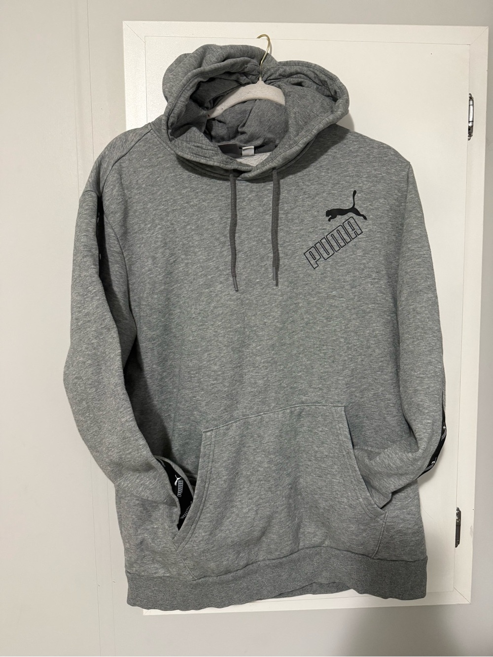 156. Puma Men’s Gray Pullover Hoodie with Chest Logo Large Loungewear Neutral